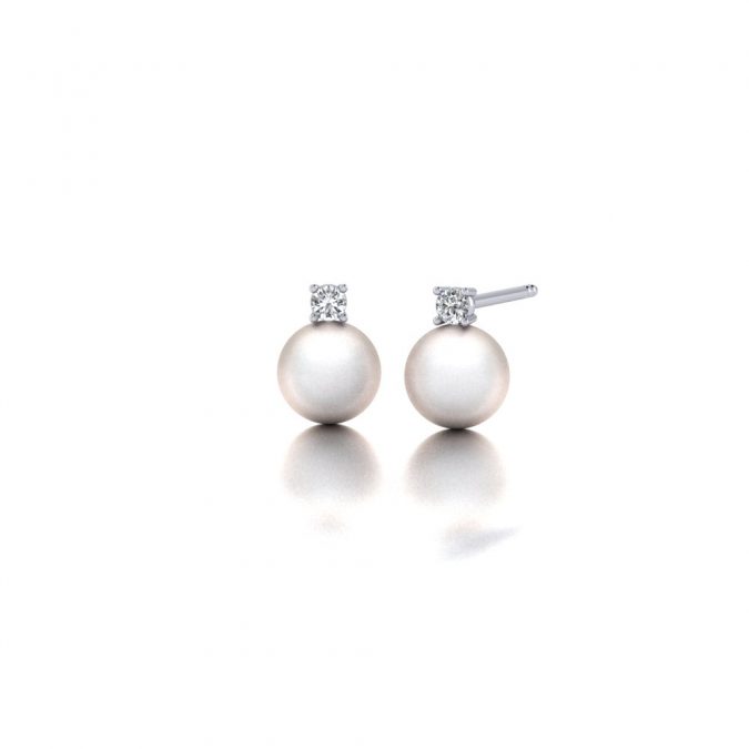 Witgouden Akoya parel oorstekers met diamant